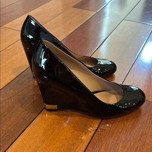 Tory Burch Elegant Black Patent Leather Wedge Shoes with Gold logo detail